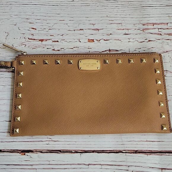 MICHAEL KORS Tan Medium Sized Wristlet - Picture 1 of 6